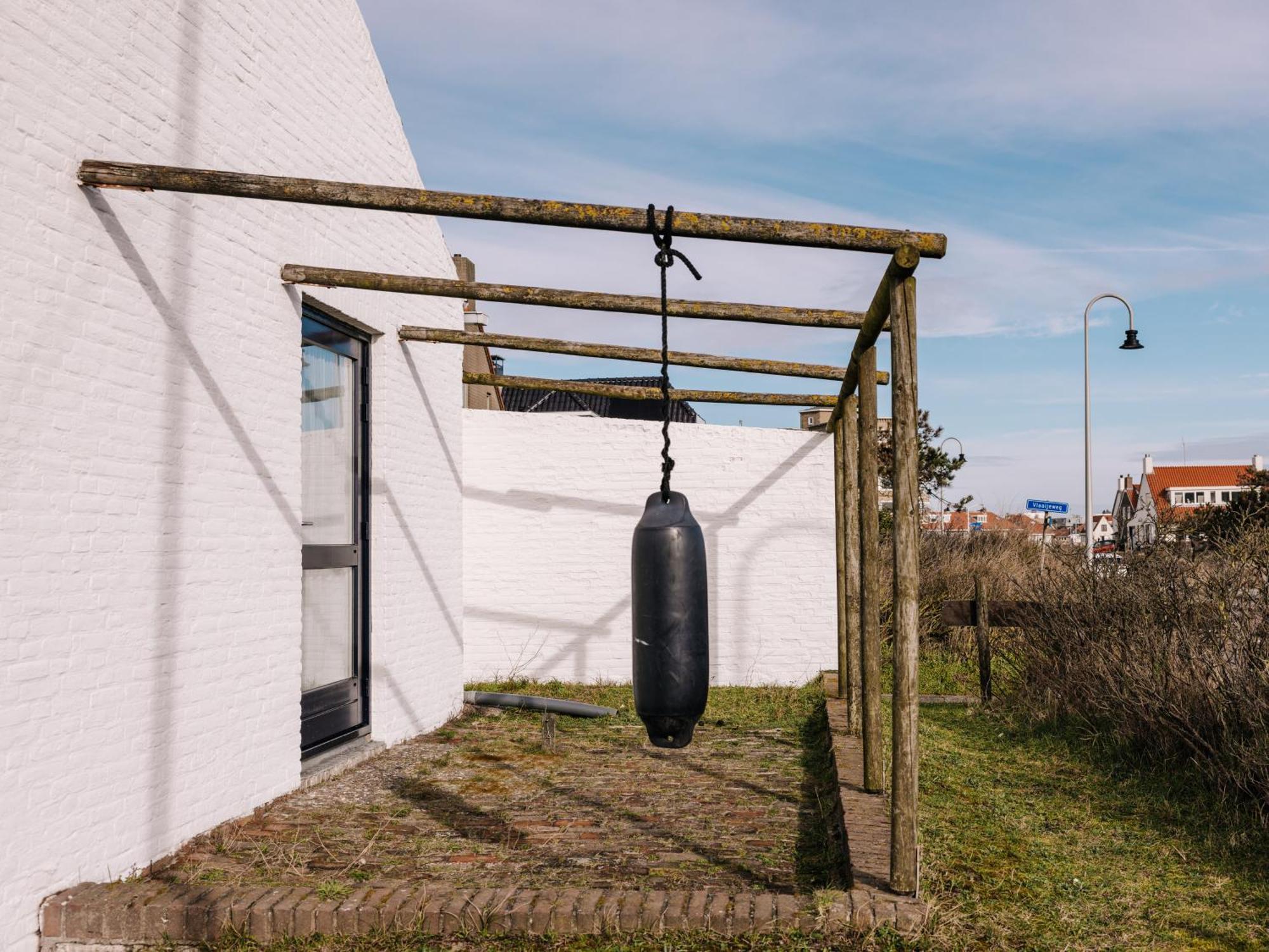 Zuidwest 6, Garden, Dunes & Free Parking Villa